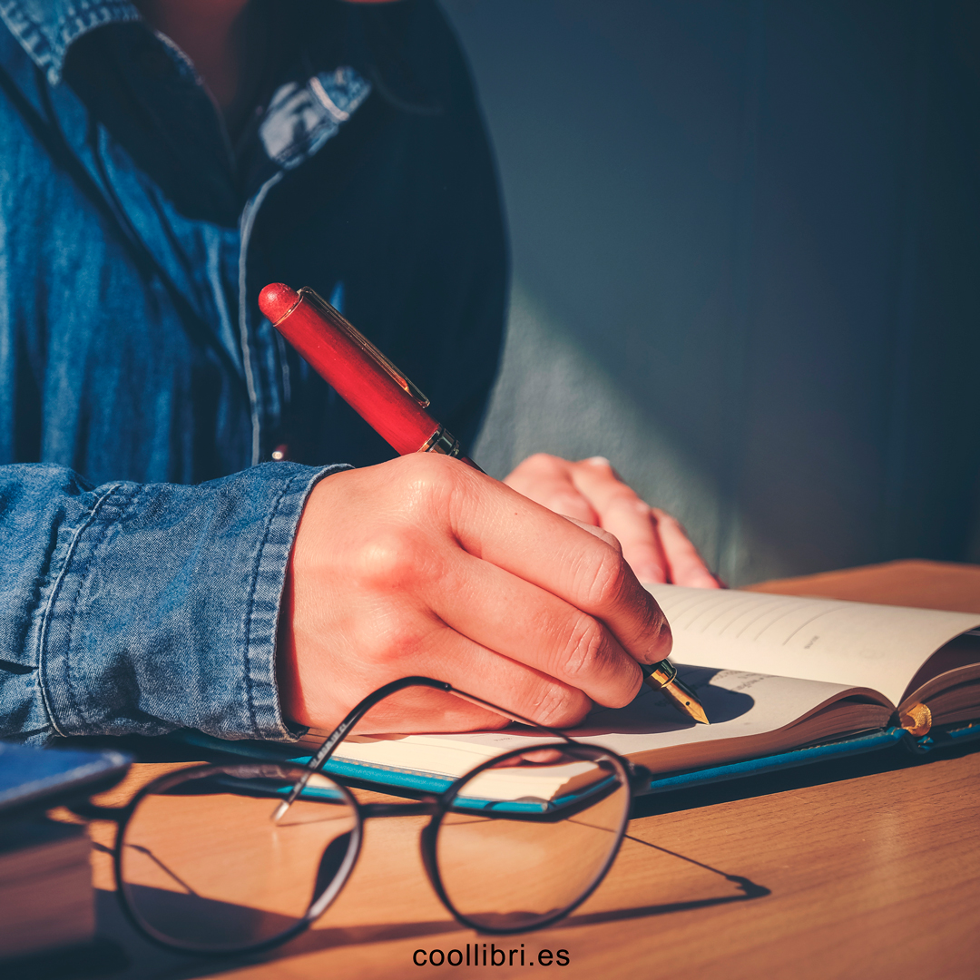 Escribir un libro a mano